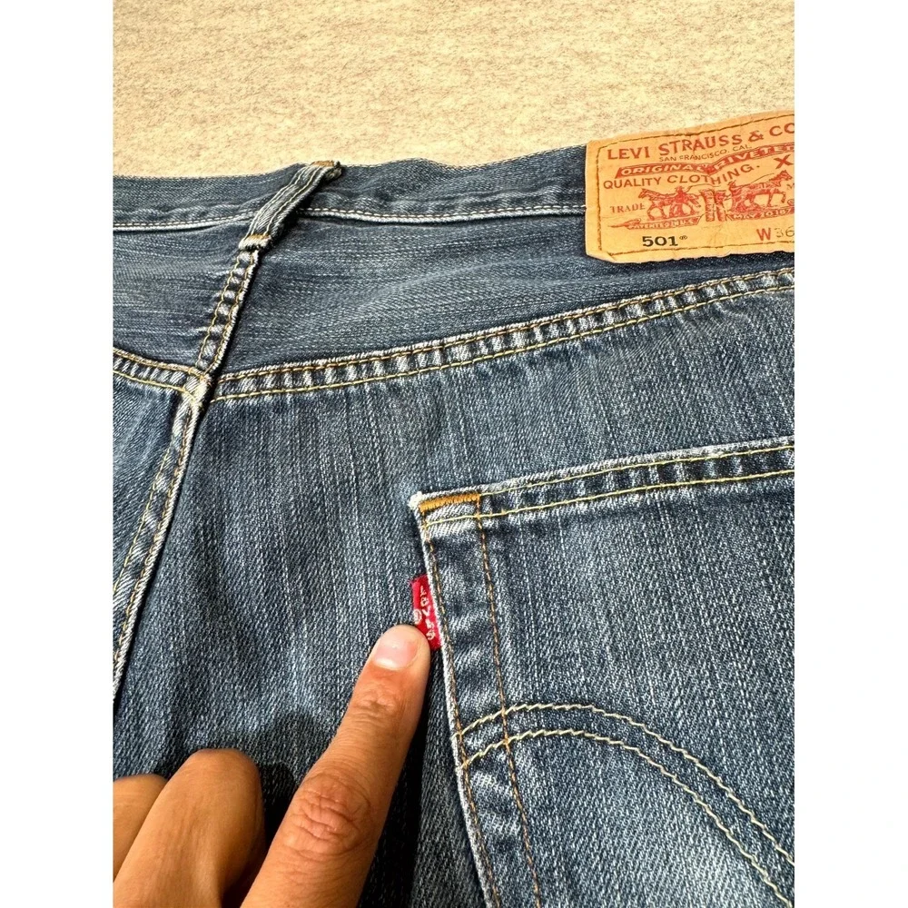 Levis 501 Original Fit Straight Jeans Mens 36x32 Blue Denim‎ Cotton Medium Wash